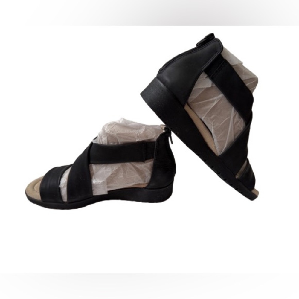 Earth Spirit Black Crisscross Zip-Back Sandals - Picture 3 of 7